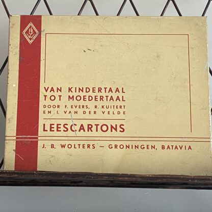 Blikken doosje van kindertaal tot moedertaal leescartons